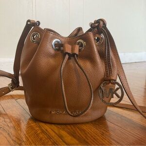 Michael Kors mini Jules caramel bucket bag